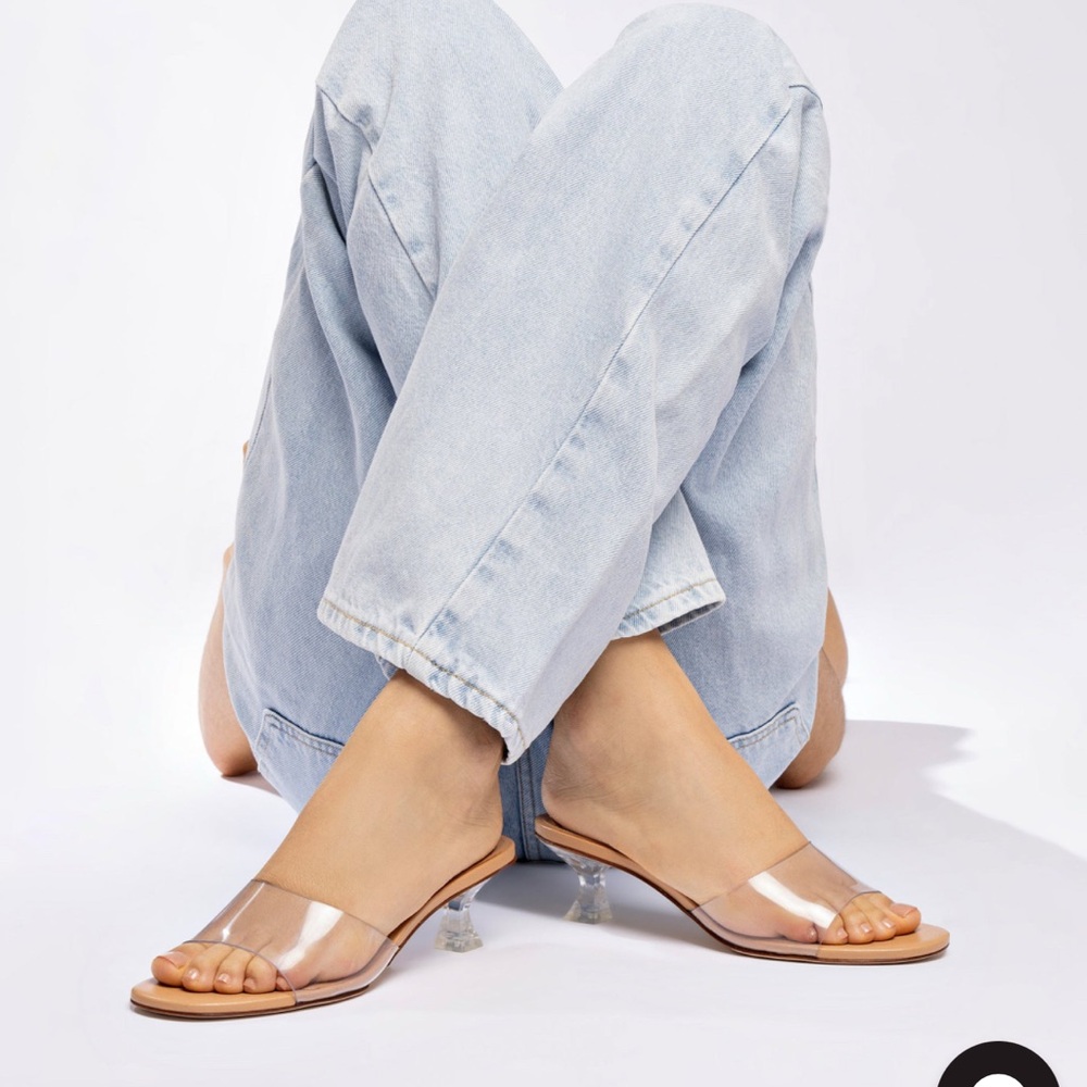Vivi Lucite Mule in tan leather and clear lucite